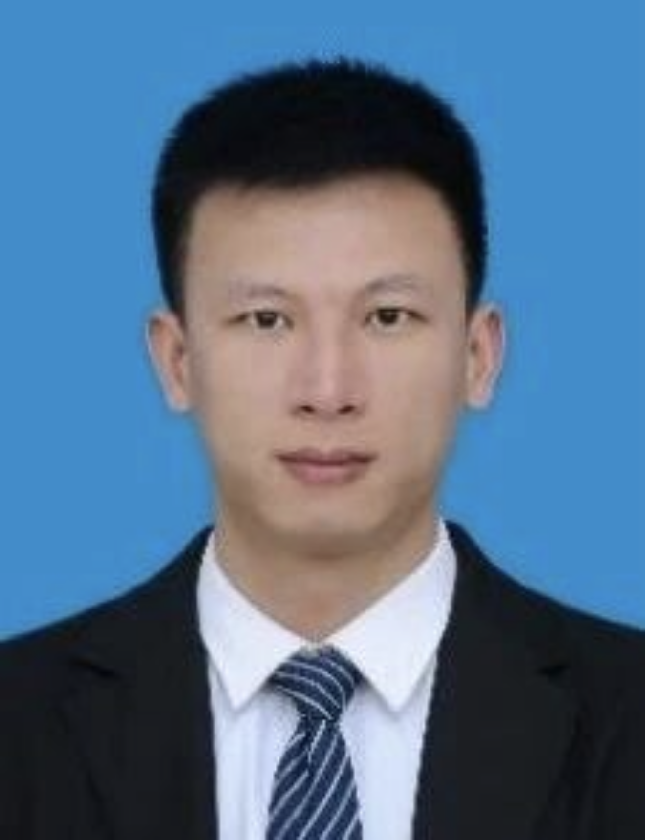 何志兴 教授.png